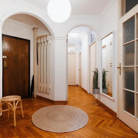 Sweet Nest 100m2 With Terrace Old Town Renovated Apartmán